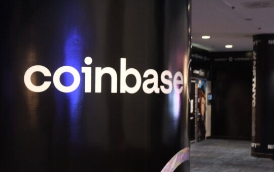 Coinbase Buys Stake in Circle, Dissolving USDC Issuer Centre